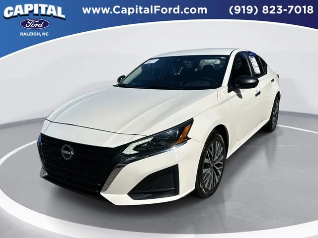 Used 2025 White Nissan 2.5 SV image 1