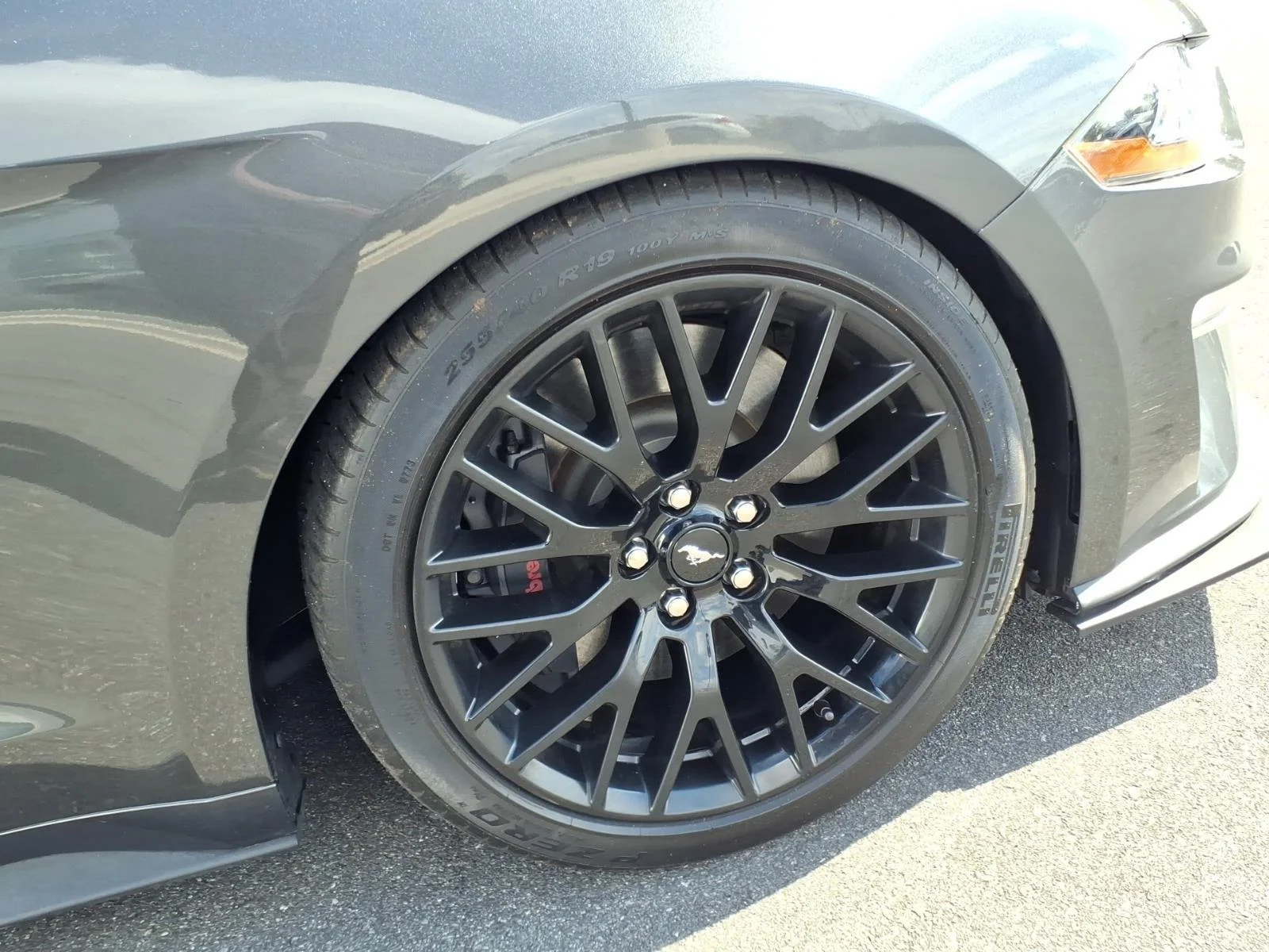Used 2020 Magnetic Metallic Ford GT Premium image 13