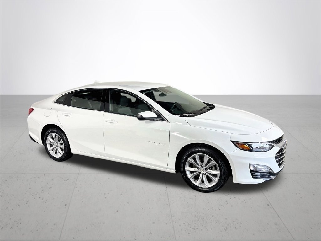 Used 2025 Summit White Chevrolet LT image 4