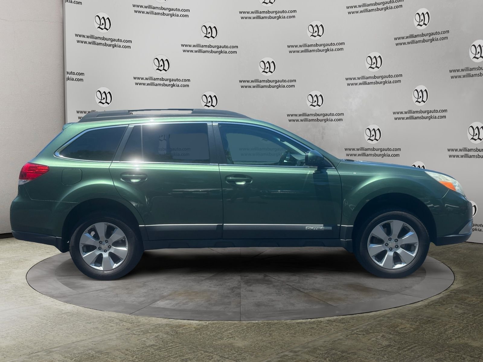 Used 2010 Green Subaru 2.5i Premium image 6