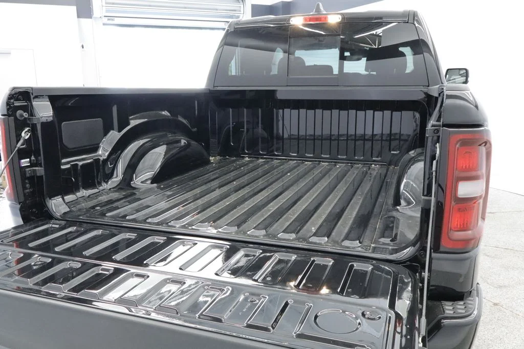 New 2026 Diamond Black Crystal Pearl-Coat Exterior Paint Ram Big Horn/Lone Star image 13