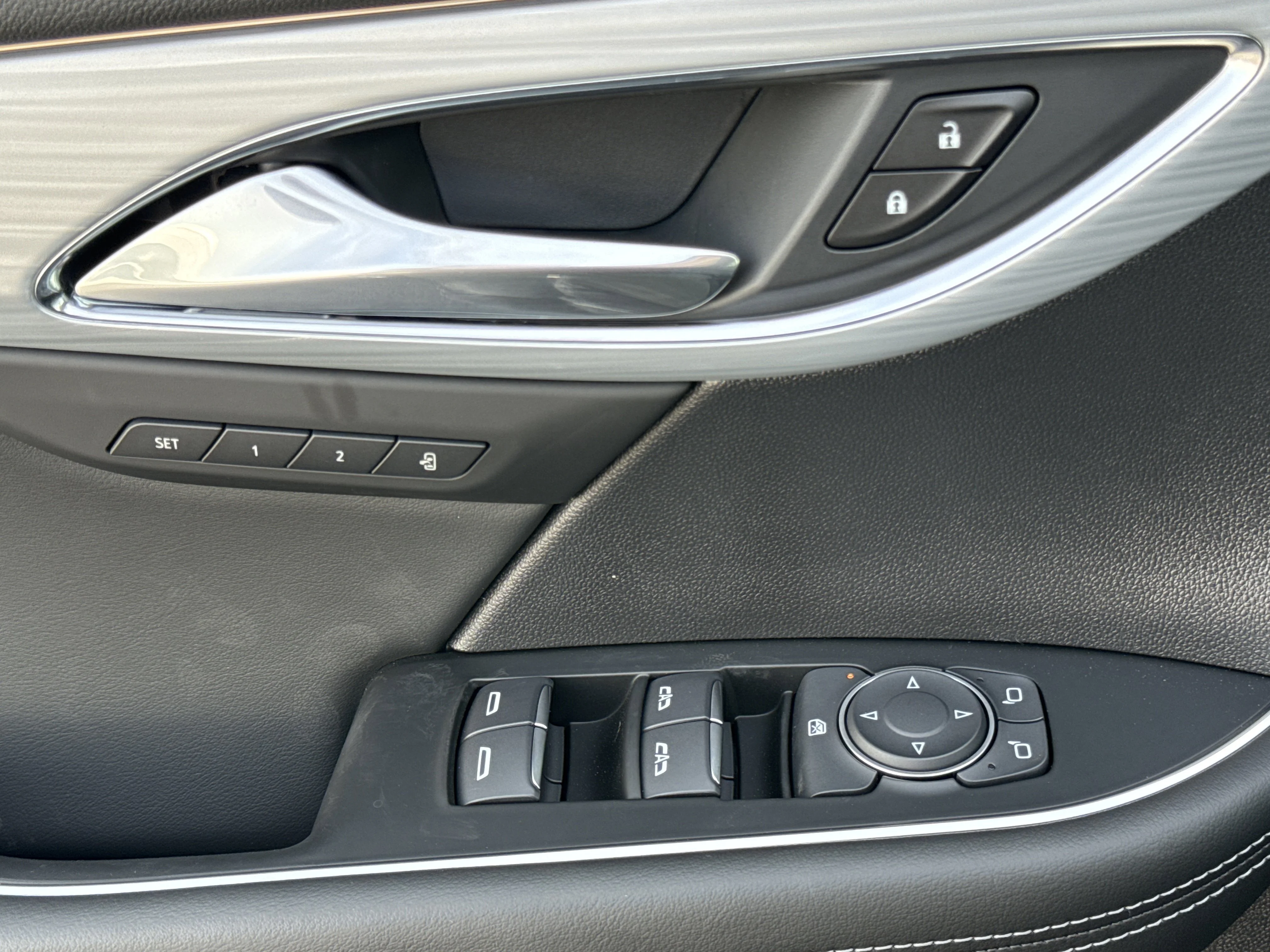New 2026 Ebony Twilight Metallic Buick Avenir AWD image 17