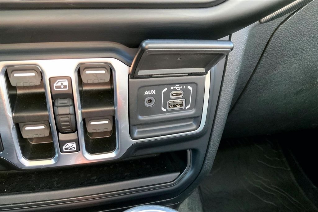 Used 2023 Yellow Jeep Sport S image 16