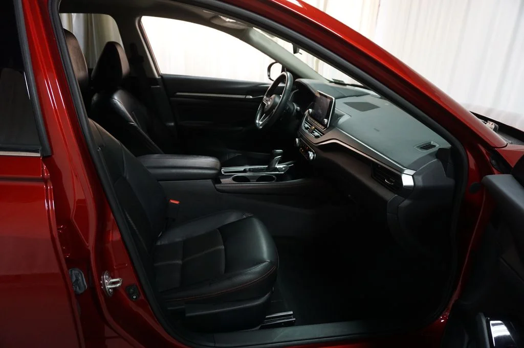 Used 2023 Red Nissan 2.5 SR image 37
