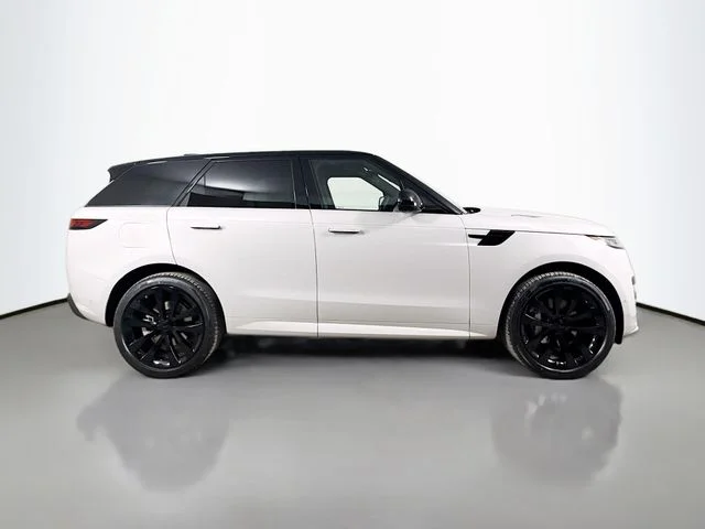New 2026 Borasco Grey Metallic Land Rover Dynamic SE image 4