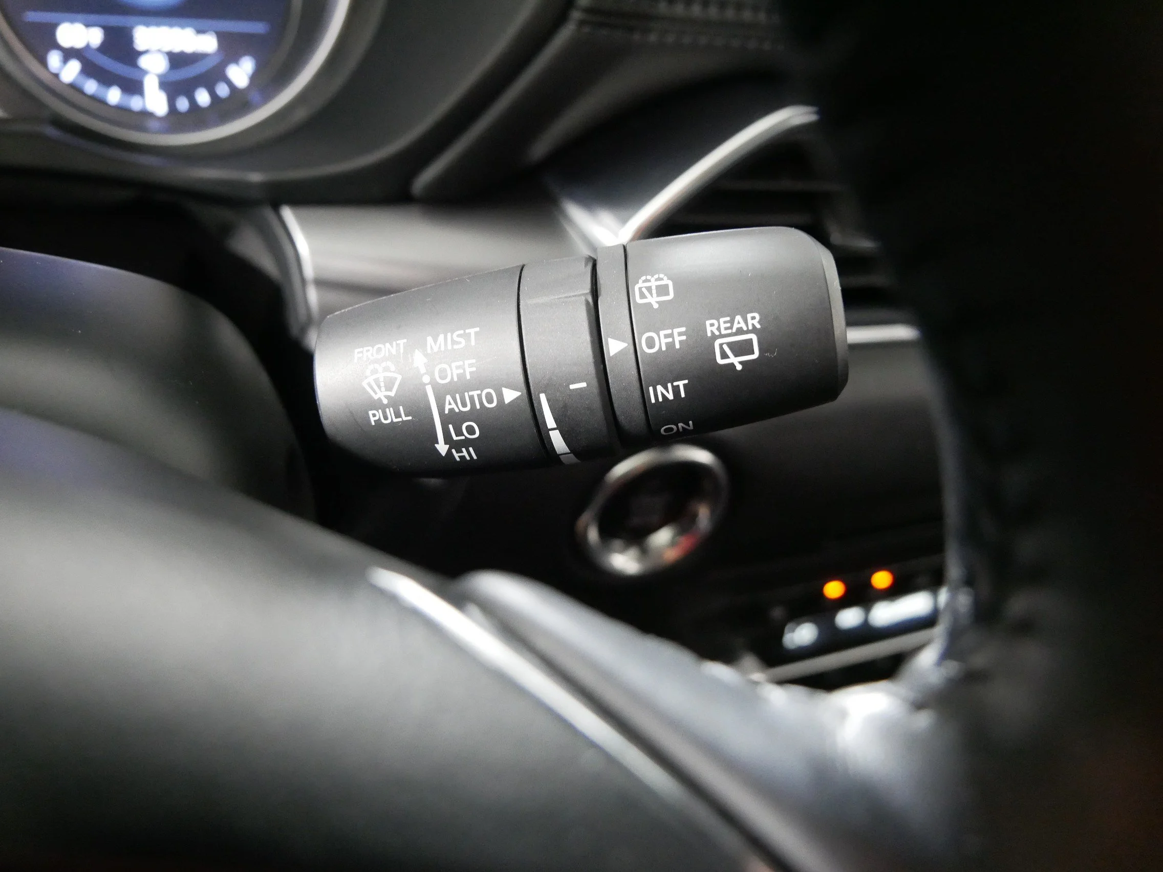 Used 2025 Rhodium White Metallic Mazda 2.5 S Preferred Package image 32