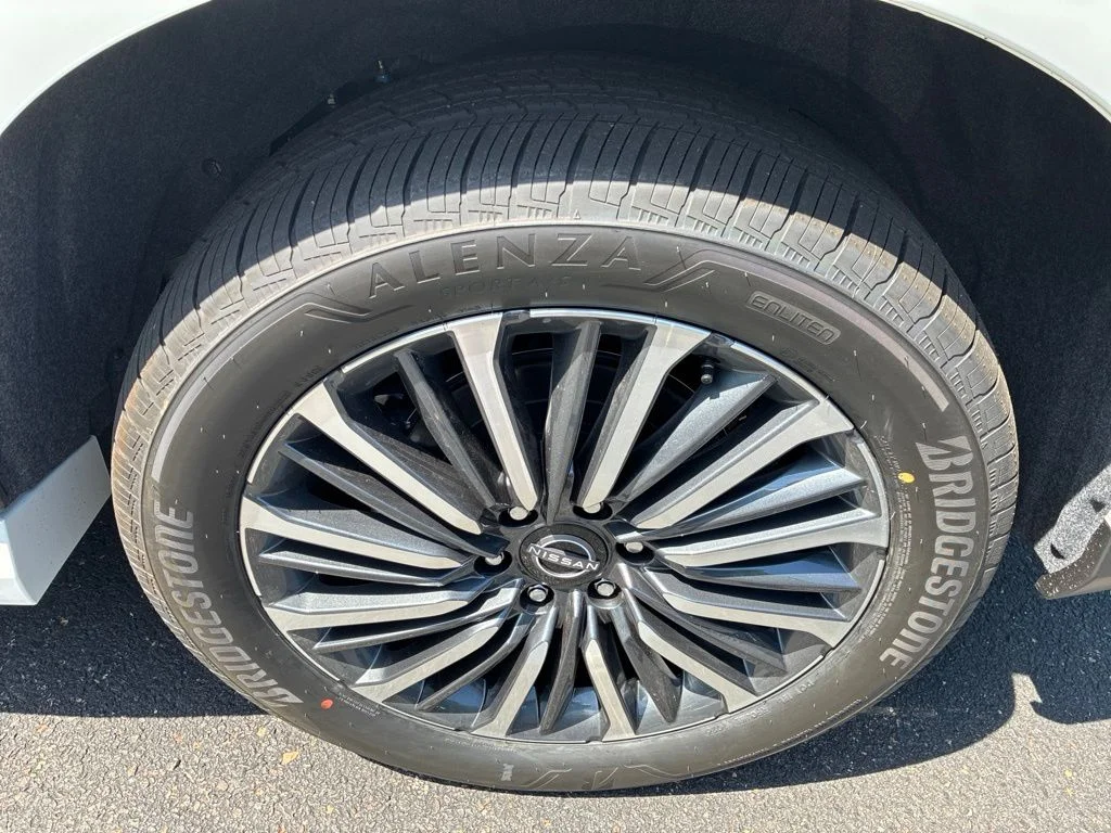 New 2026 Everest White TriCoat / Super Black Two-tone Nissan Platinum Reserve image 27