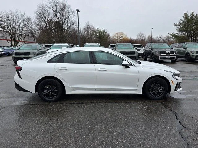 2026 Kia K5 LXS - Photo 8