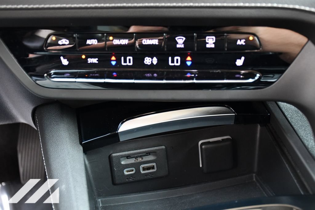 Used 2021 EBONY TWILIGHT METALLIC Buick Essence image 18