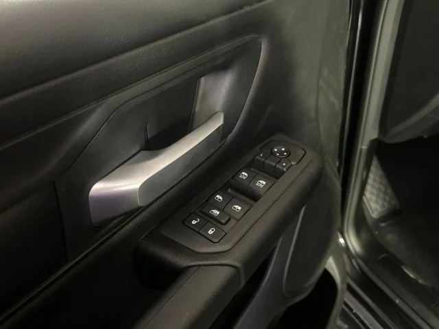 New 2026 Diamond Black Crystal Pearl-Coat Exterior Paint RAM Express image 11