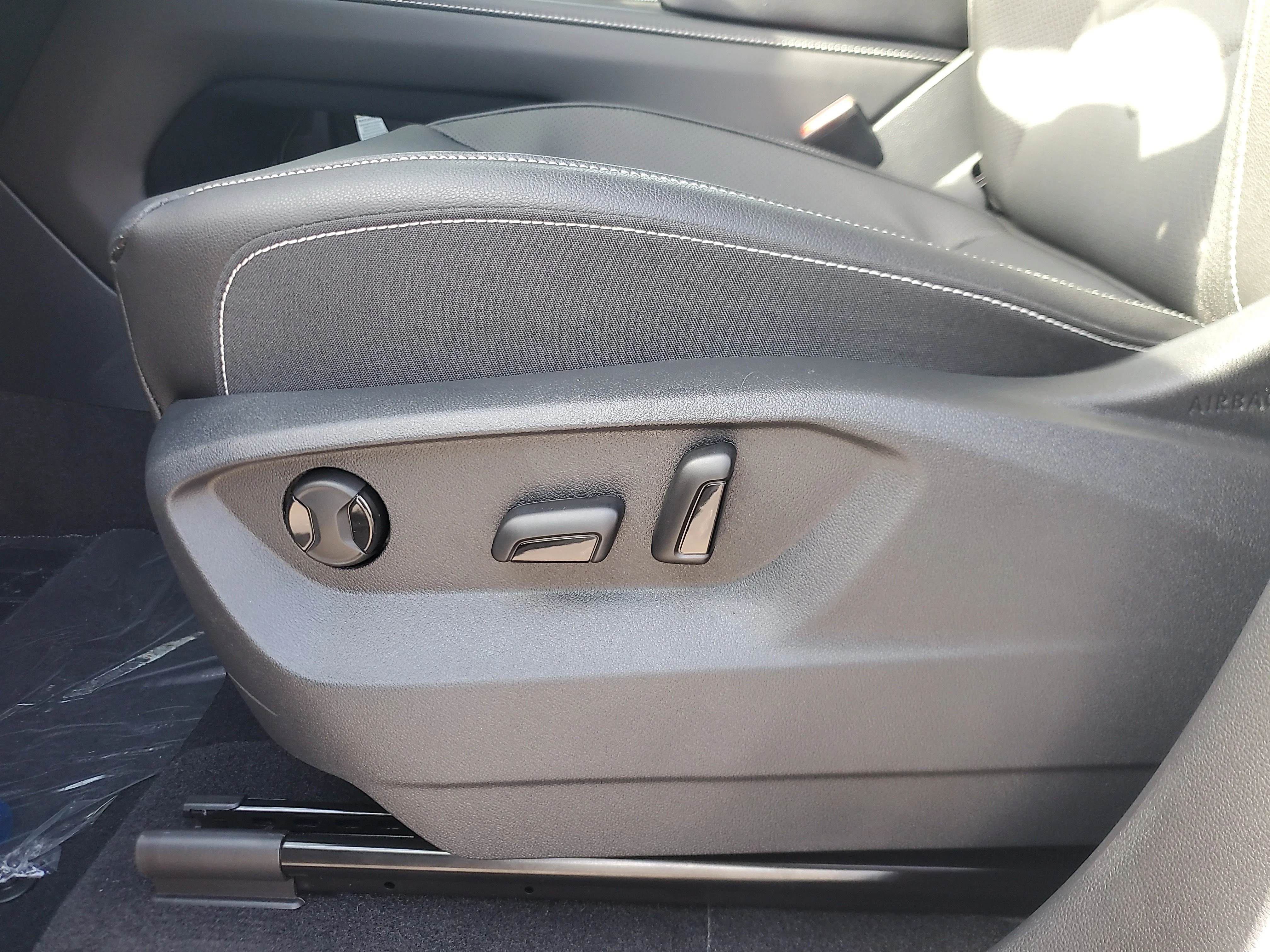 New 2026 Silver Volkswagen 2.0T SE image 15