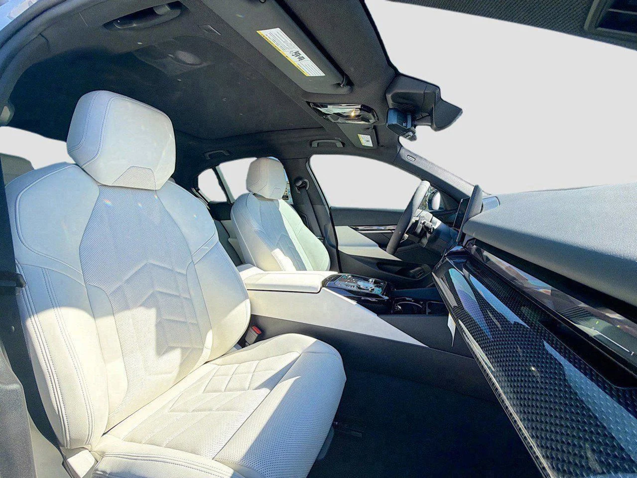 2026 BMW 5 Series 550e - Photo 16