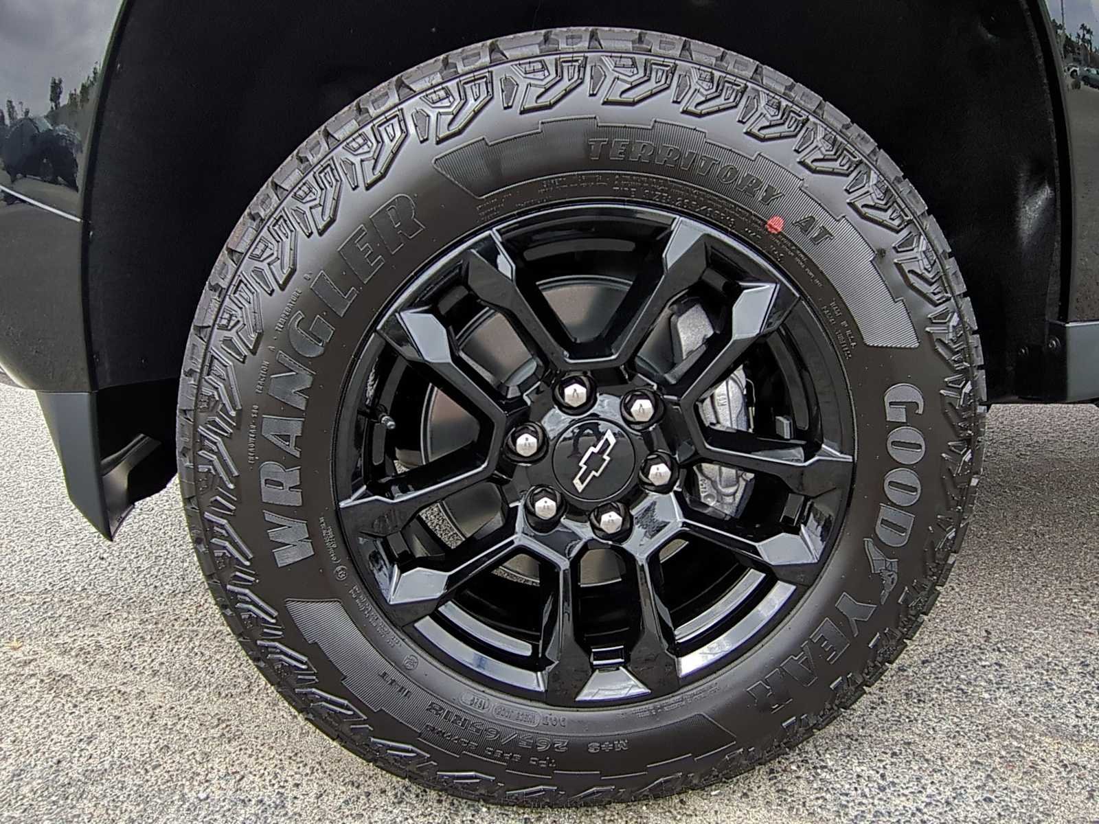 New 2026 Black Chevrolet Z71 image 29