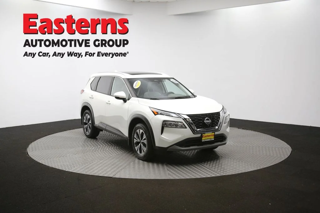 Used 2022 White Nissan SV image 51