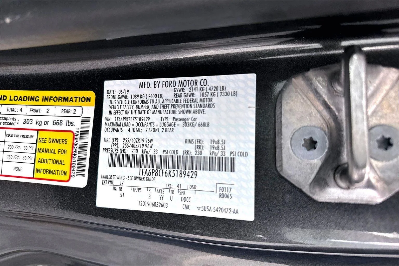 Used 2019 Magnetic Metallic Ford GT Premium image 15