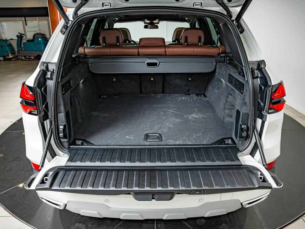 New 2026 Alpine White BMW xDrive40i image 36