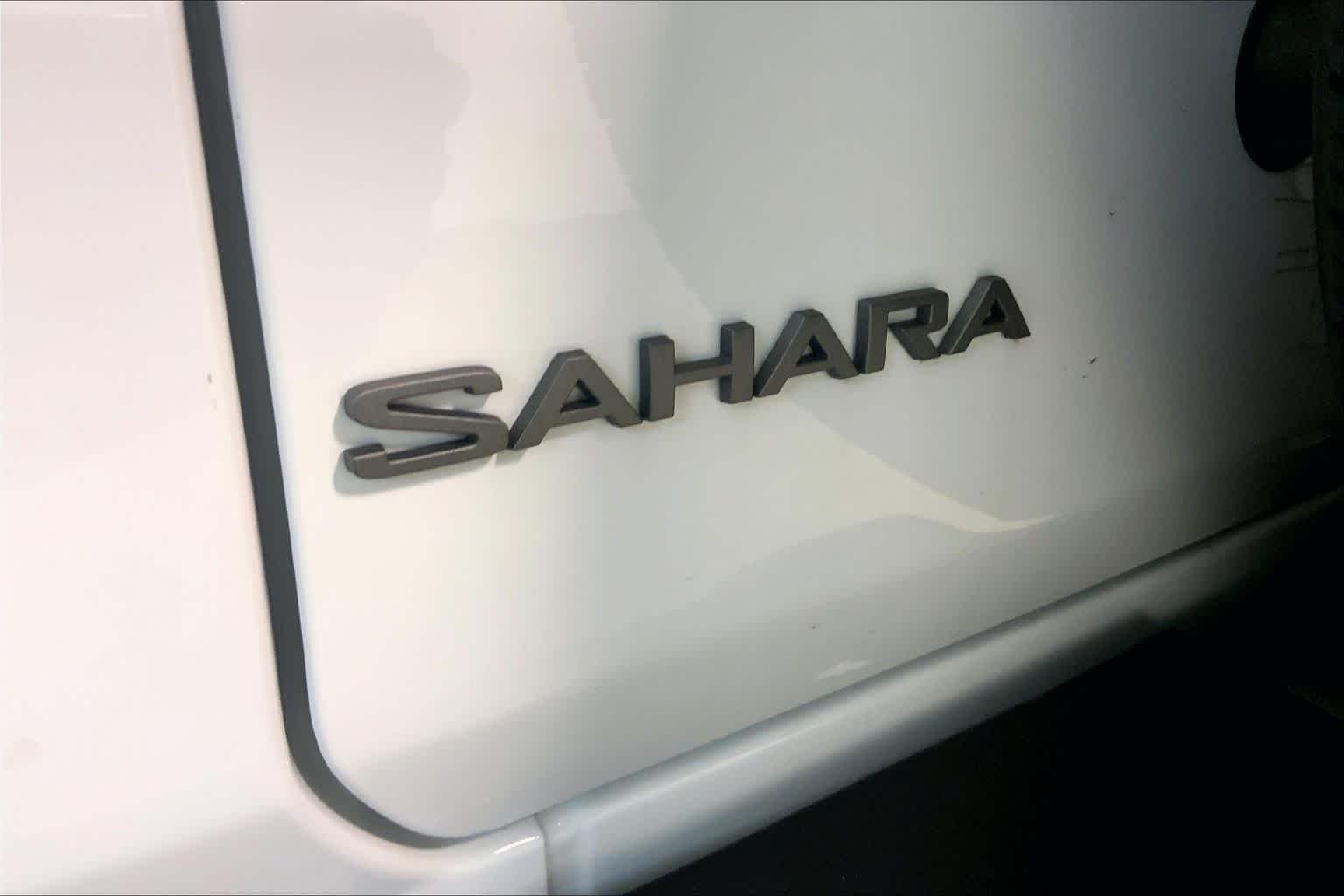 Used 2025 Bright White Clearcoat Jeep Sahara image 29