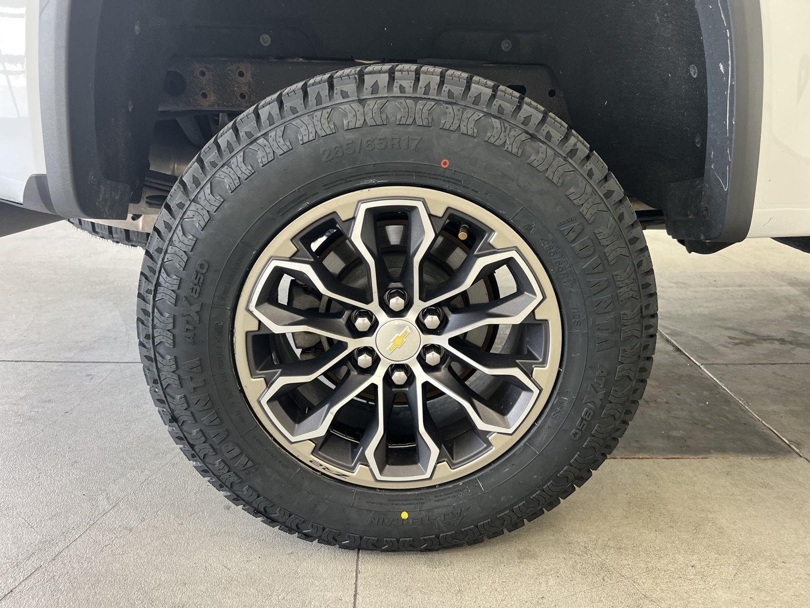 Used 2019 Summit White Chevrolet 4WD ZR2 image 8