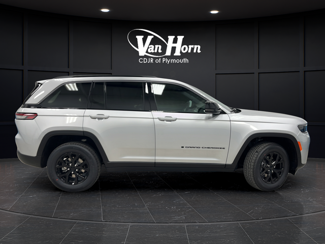 New 2026 Silver Zynith Jeep Altitude image 2