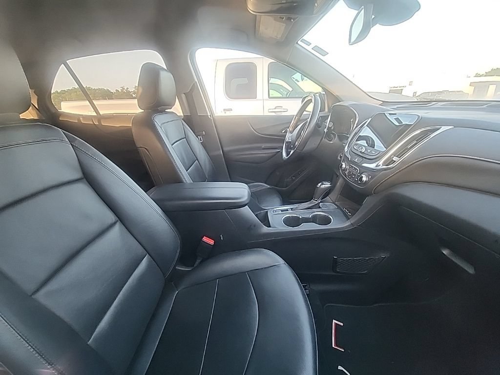 Used 2019 MOSAIC BLACK METALLIC Chevrolet Premier image 4