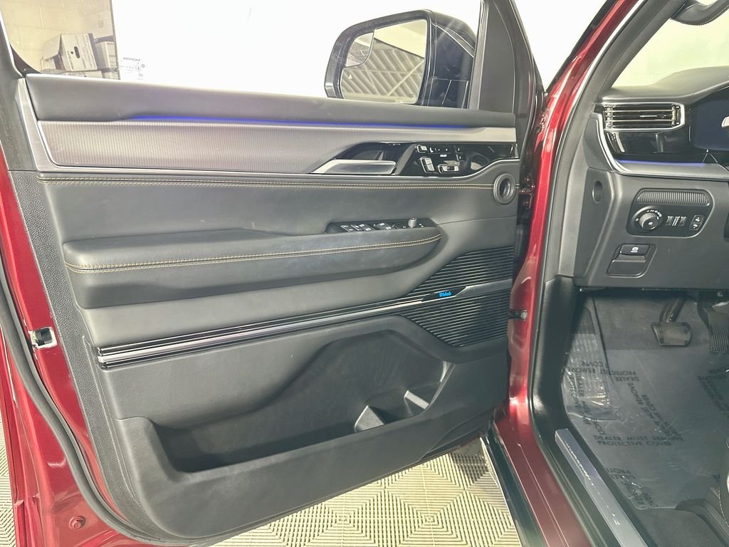 Used 2023 Velvet Jeep Series III image 22