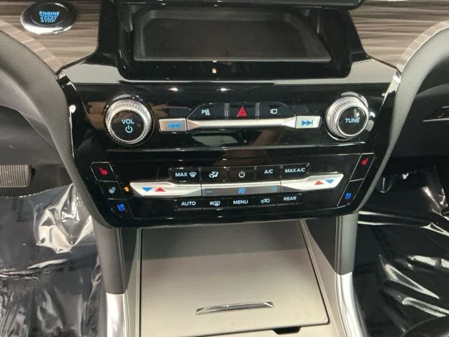 Certified Used 2023  Ford Limited image 18