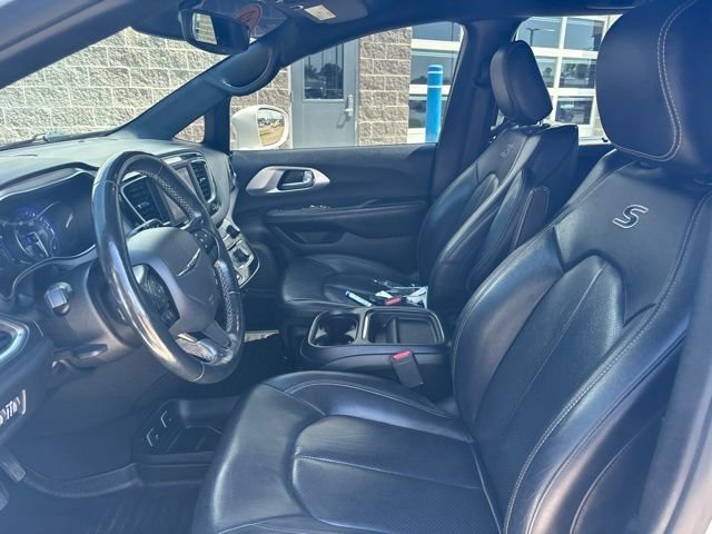 Used 2019 Bright White Clearcoat Chrysler Touring L image 12