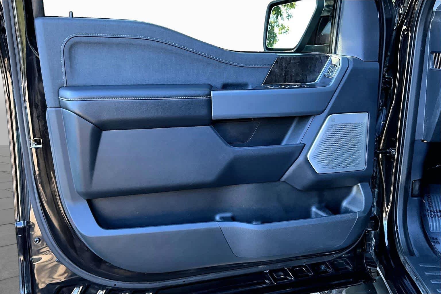 Used 2021 Agate Black Metallic Ford LARIAT image 21