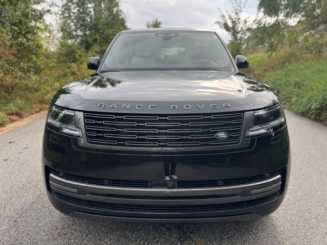 New 2027 Santorini Black Land Rover SE image 3