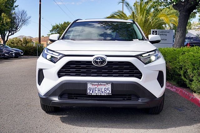 Used 2025 White Toyota XLE image 4