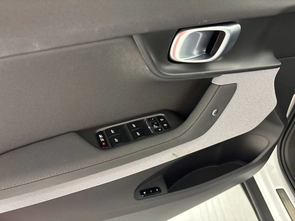 Used 2023 White Polestar Long Range Dual Motor image 25