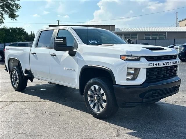 Used 2022 White Chevrolet Custom image 2