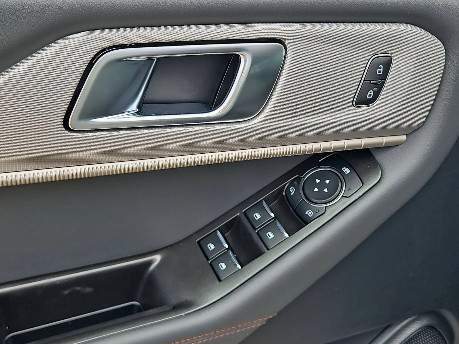 New 2026 Space White Metallic Ford Active image 14