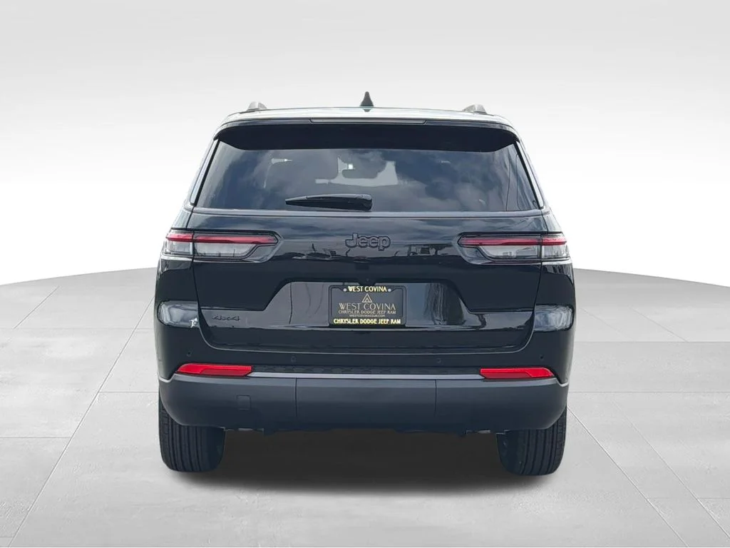 New 2026 Diamond Black Crystal Pearl-Coat Exterior Paint Jeep Altitude image 4