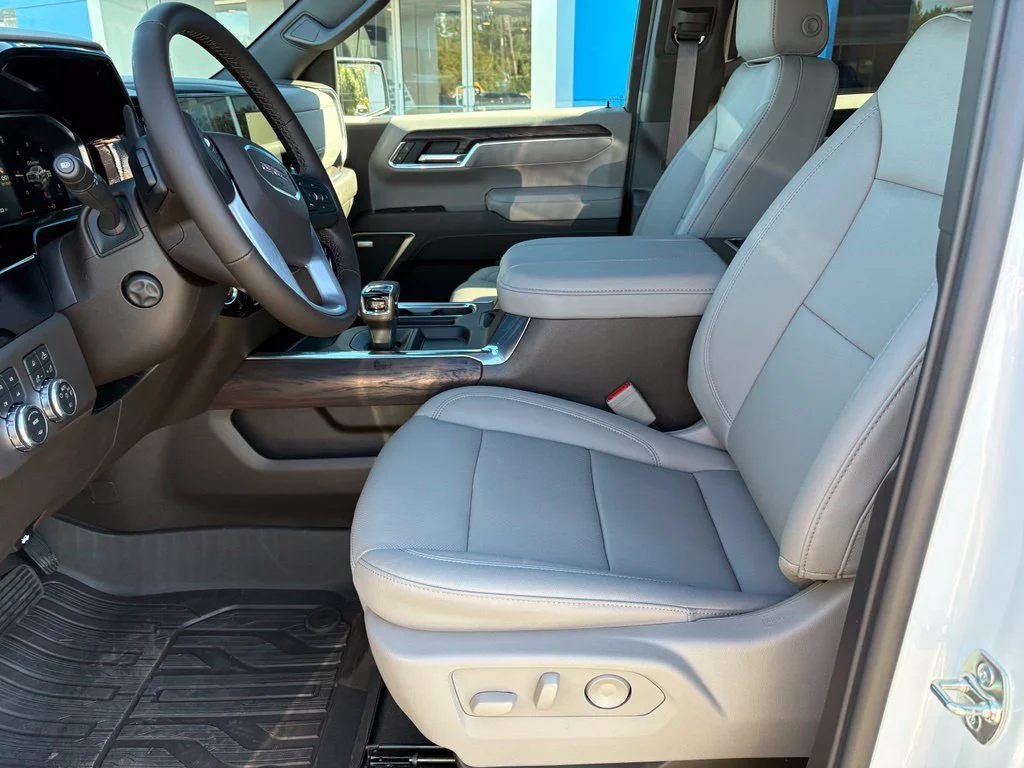 New 2026 Glacier White Tricoat GMC SLT image 28
