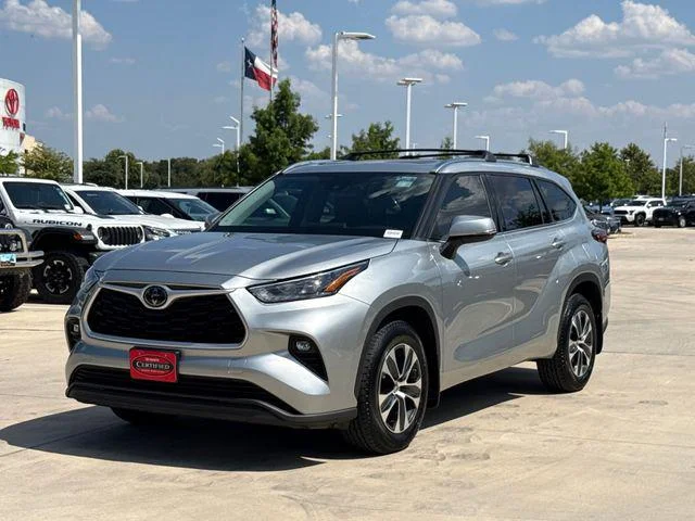 Certified Used 2020 CELESTIAL SILVER METALLIC Toyota XLE image 8