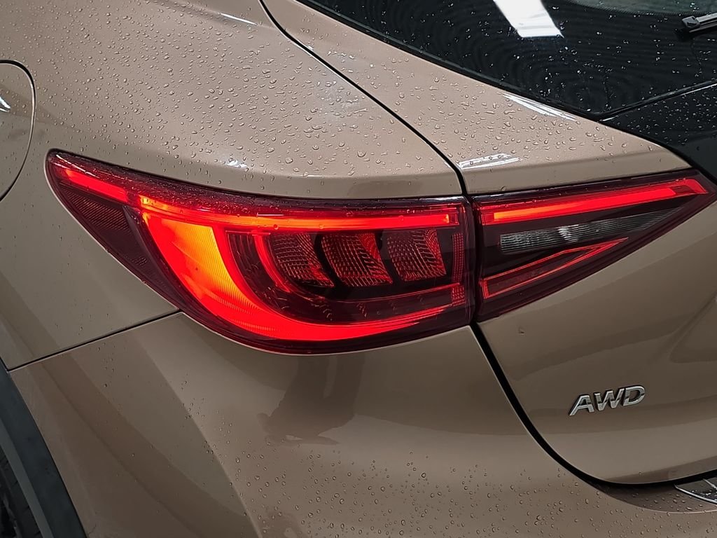 Used 2017 Liquid Copper INFINITI Premium image 32