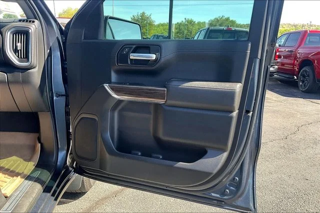 Used 2021 Gray Chevrolet LT image 19