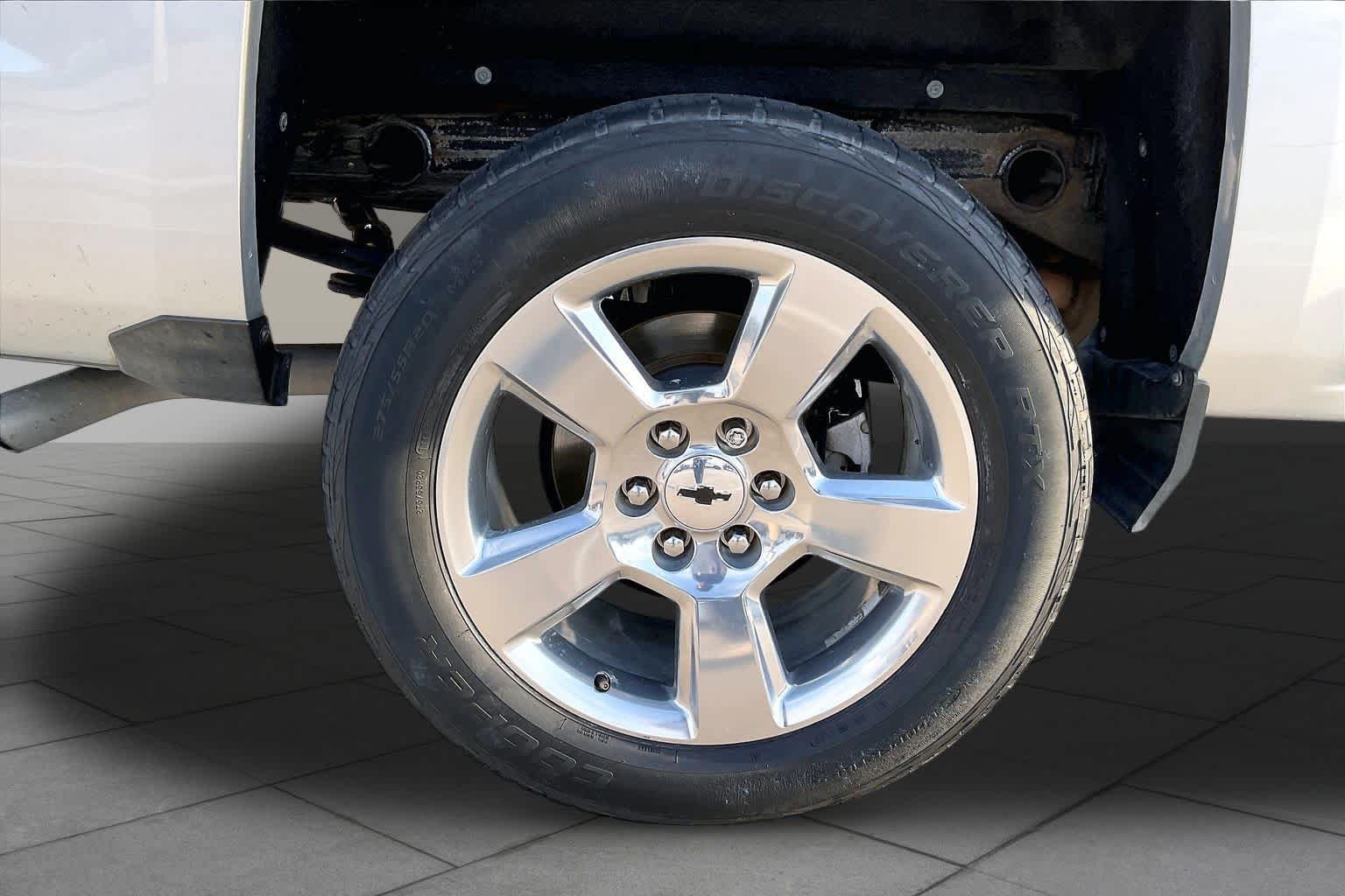 Used 2018 Silver Ice Metallic Chevrolet LT image 10
