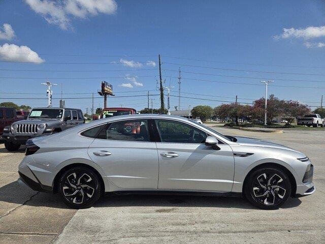 Used 2025 Aero Silver Hyundai SEL image 6