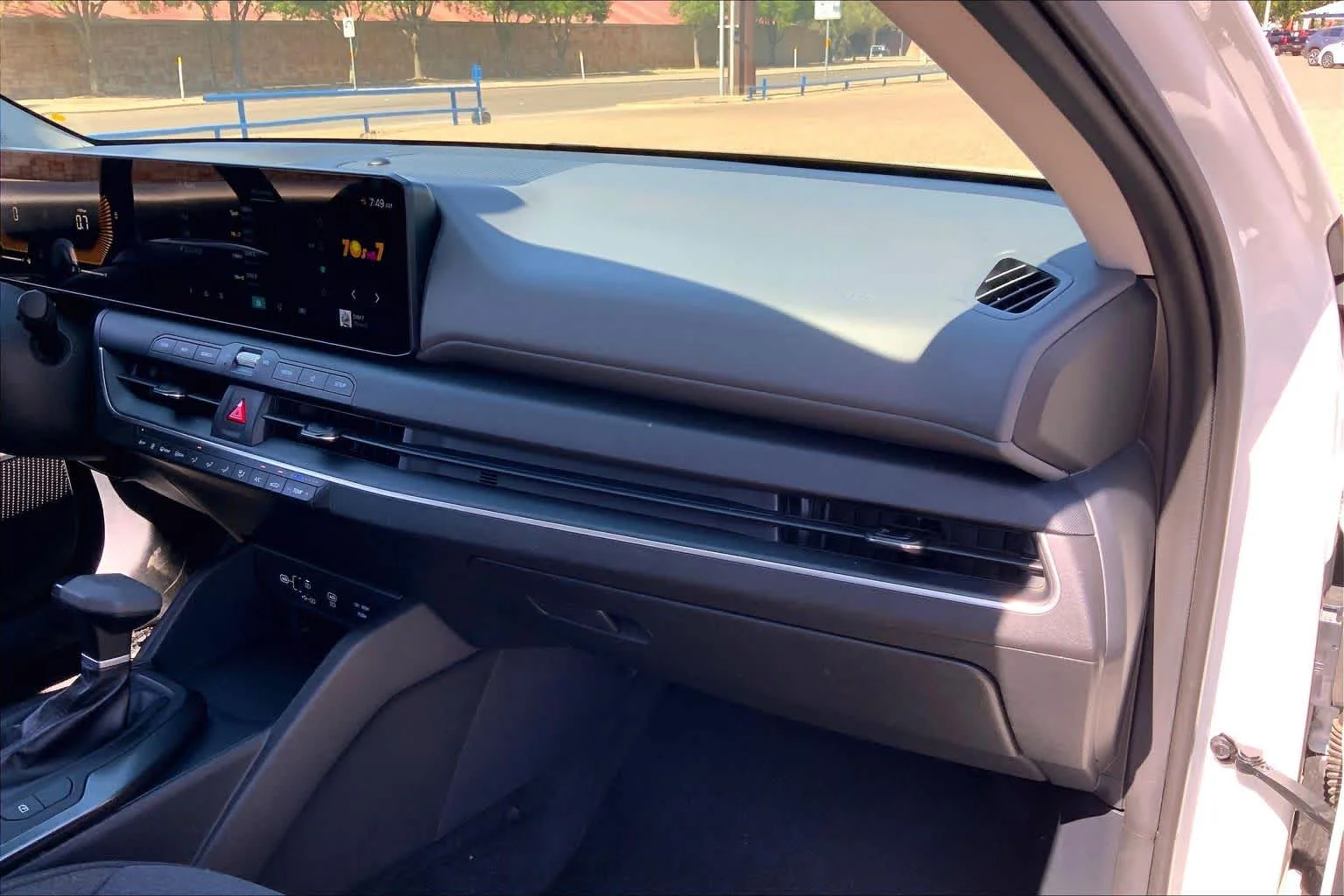 Used 2025 Snow White Pearl Kia LXS image 19