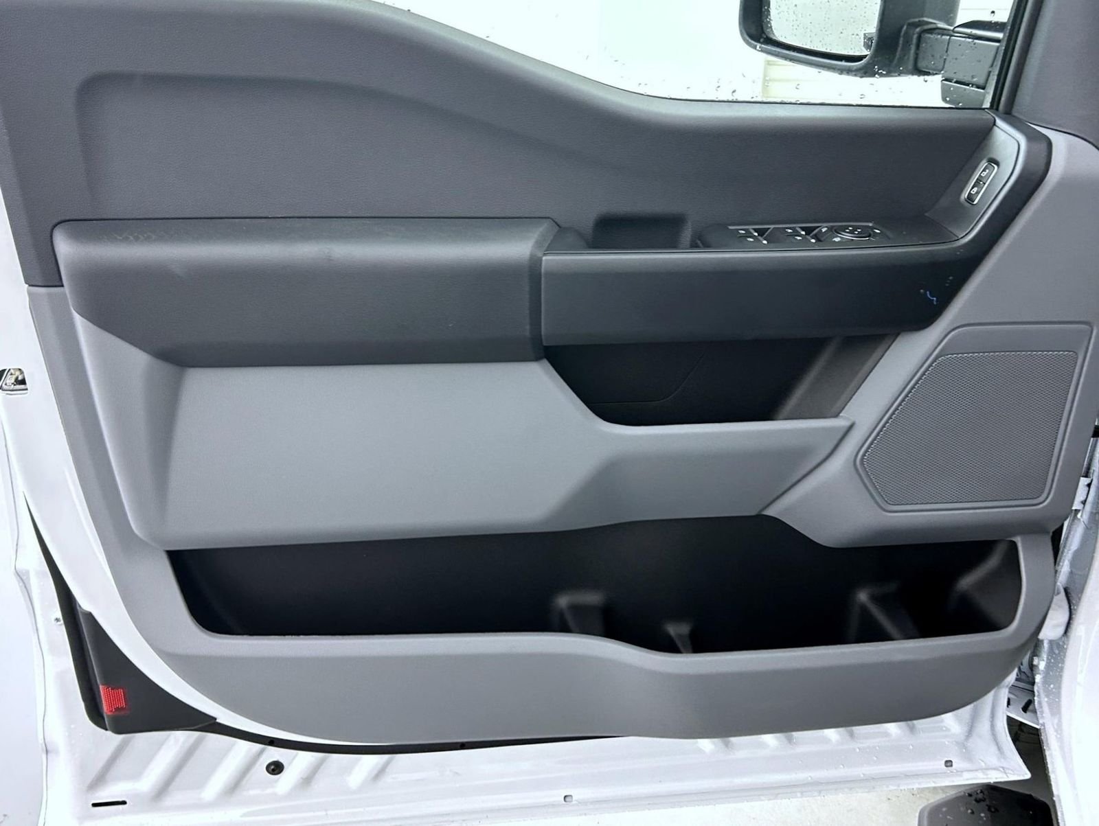 New 2026 Oxford White Ford XL image 9