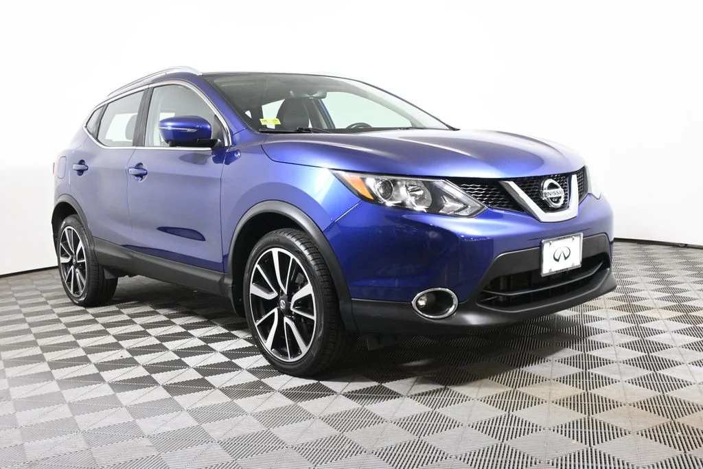 Used 2017 Blue Nissan SL image 9