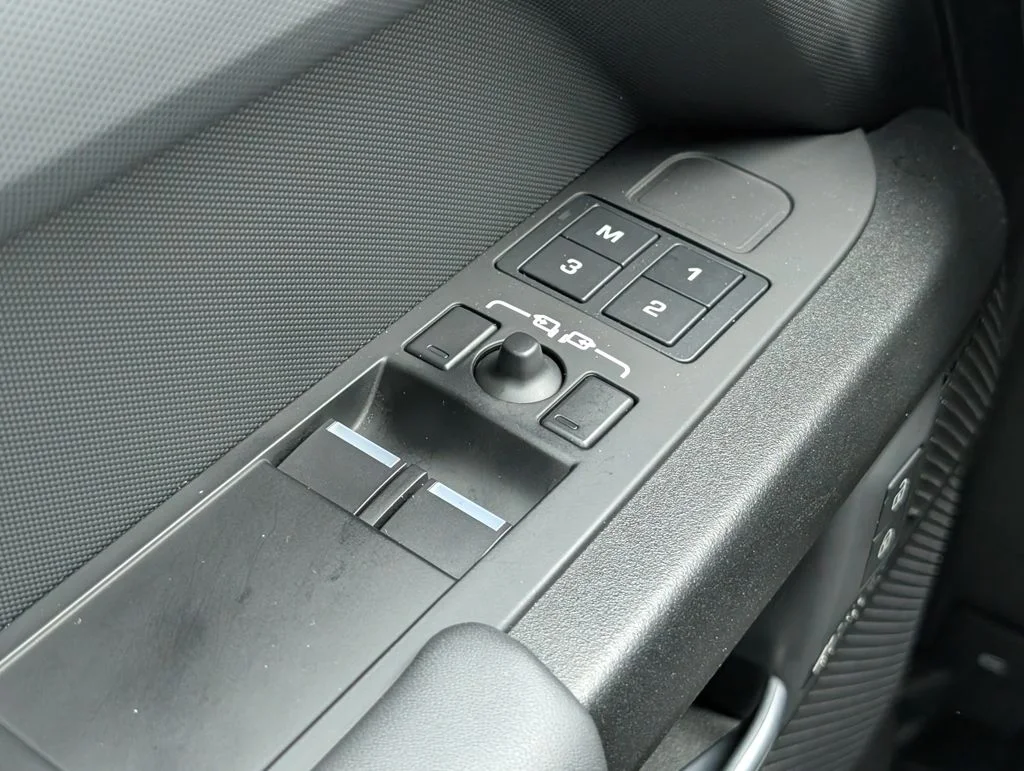 Used 2023 Black Land Rover V8 image 26