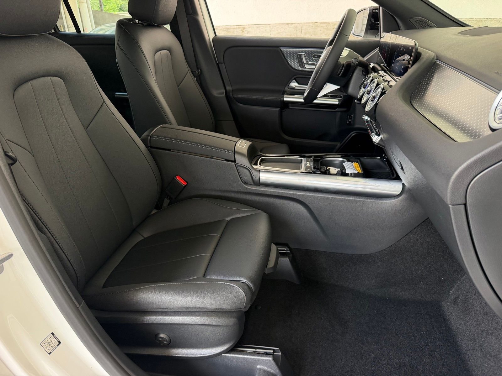 New 2026 Polar White Mercedes-Benz GLA 250 image 15