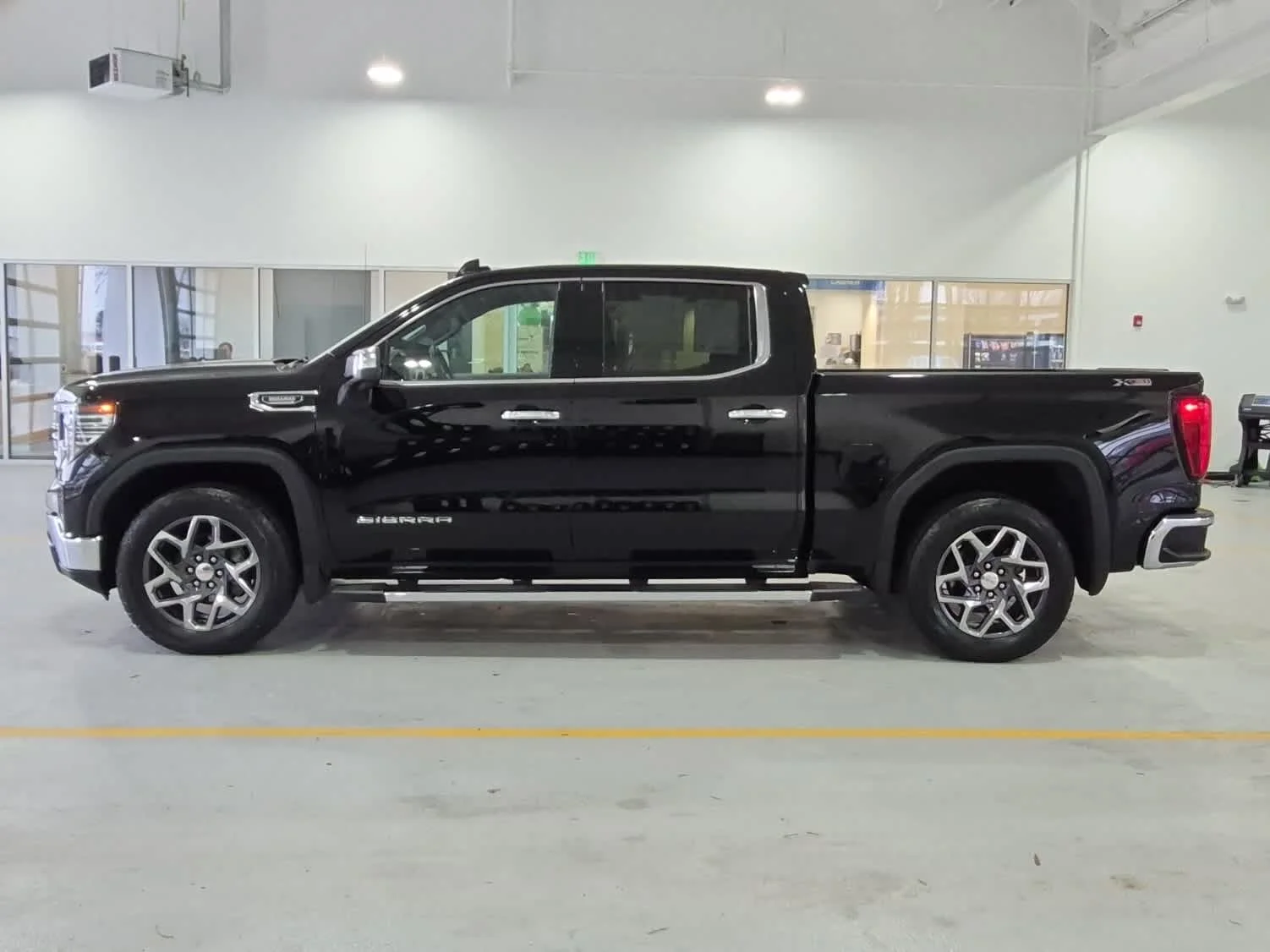 Used 2023 Onyx Black GMC SLT image 6
