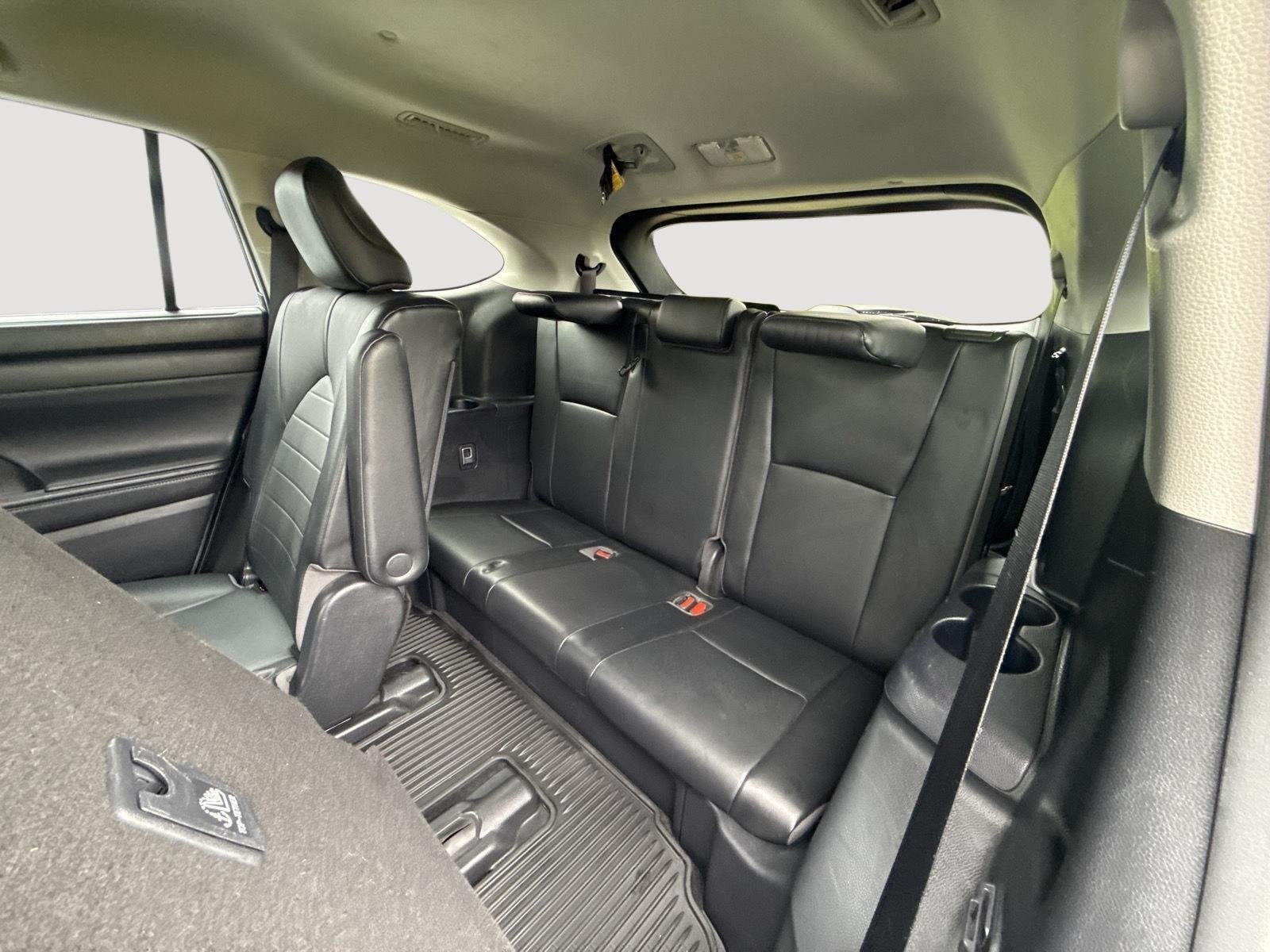 Used 2020 Midnight Black Metallic Toyota XLE image 7