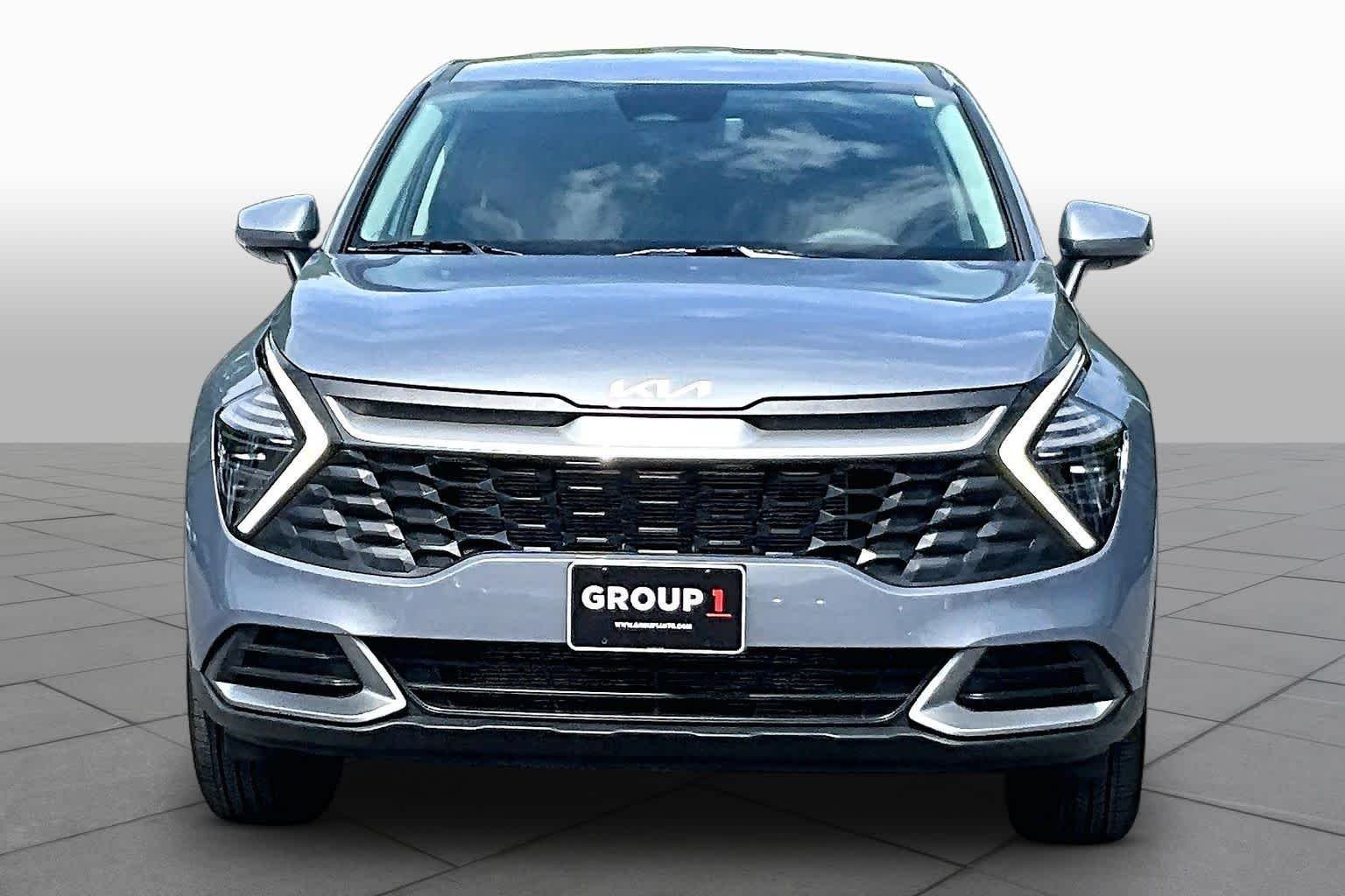 Used 2025 Everlasting Silver Kia LX image 4