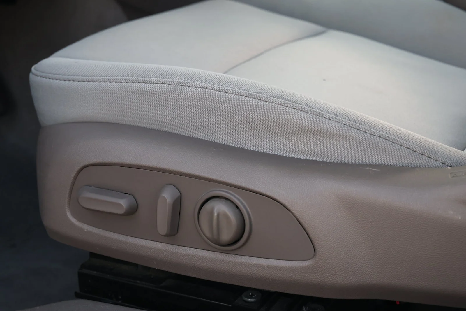 Used 2024 White Chevrolet LT image 28