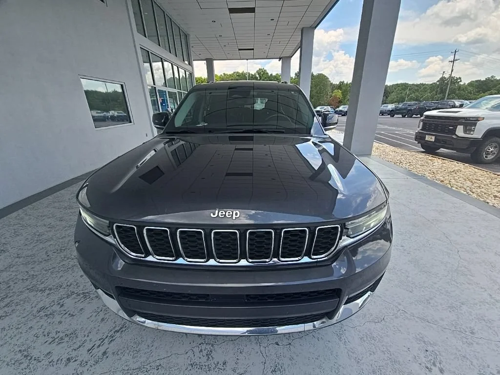 Used 2022 Baltic Gray Metallic Clearcoat Jeep Limited image 9